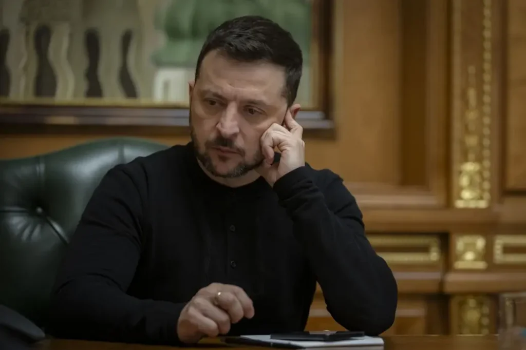 Зеленский заявил, что Россия через посредников потребовала от Украины покинуть Донбасс в течение двух месяцев, увязав это с прекращением войны.