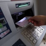 Украинцы стали снимать больше: средние суммы операций в банкоматах внутри страны и заграницей