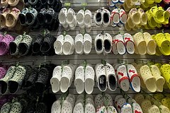 Акции Crocs обрушились: из-за пошлин Трампа компания потеряла почти 30% стоимости