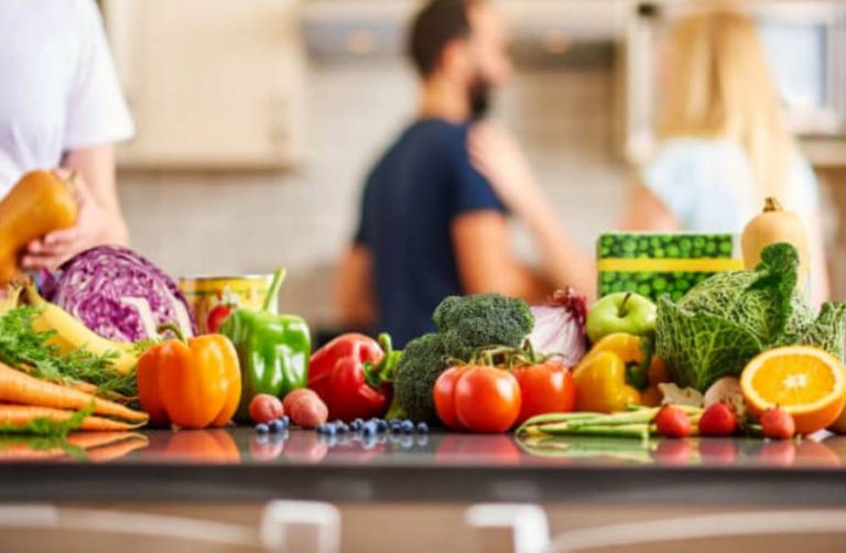 Эффективные способы сохранить свежесть продуктов без холодильника дома, на даче или в поездке. Натуральные методы, проверенные временем.
