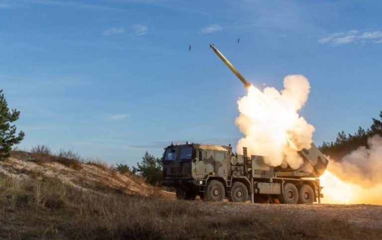 Польша и Южная Корея создадут совместный завод по производству ракет CGR-080 для Homar-K. Предприятие обеспечит 250 рабочих мест и заработает до 2028 года.