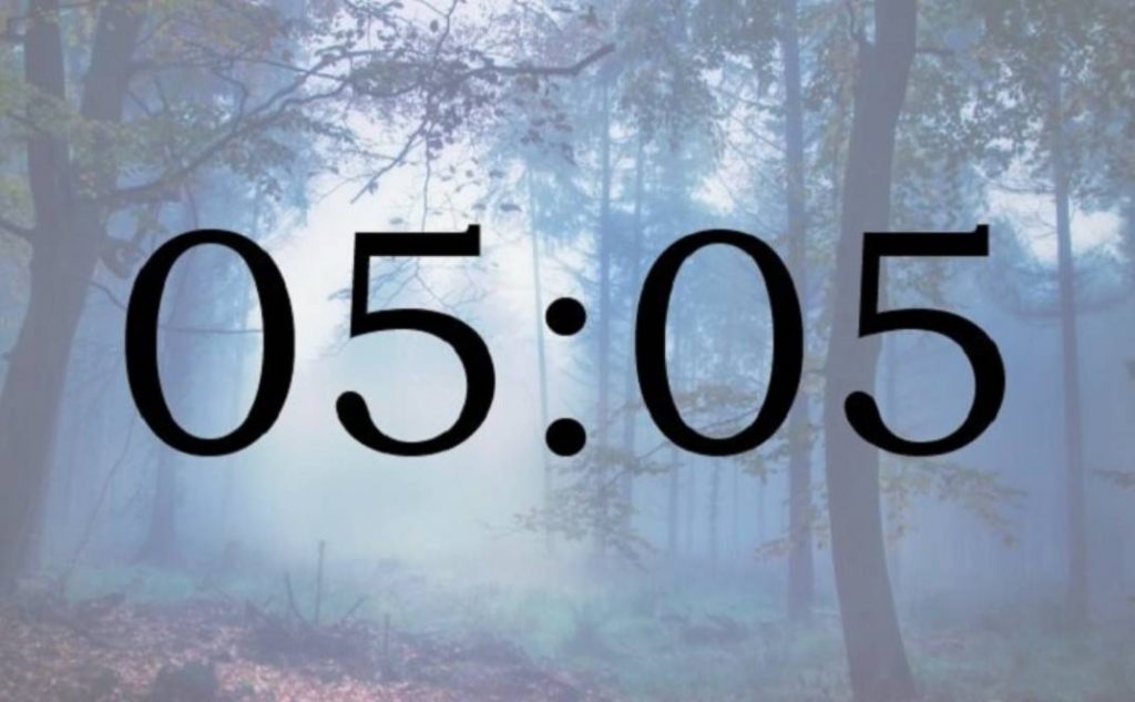 Что значит 05:05 на часах? Узнайте толкование ангельских чисел в нумерологии и как это время влияет на вашу жизнь и внутреннее состояние.