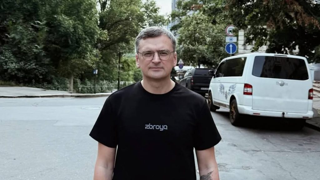 Пресс-служба Дмитрия Кулебы опровергла сообщения итальянских СМИ о его «бегстве». Экс-министр МИД находится в командировке и вернётся 20 сентября.