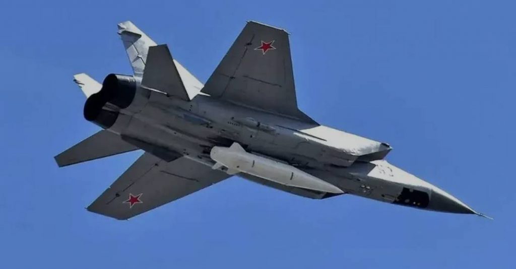 Три российских МиГ-31 нарушили воздушное пространство Эстонии, вызвав реакцию МИД и подъем истребителей НАТО для перехвата.