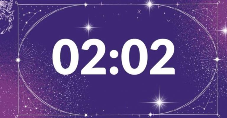 Узнайте, что означает 02:02 на часах в ангельской нумерологии. Толкование времени, символика и советы нумерологов для любви, работы и жизни.