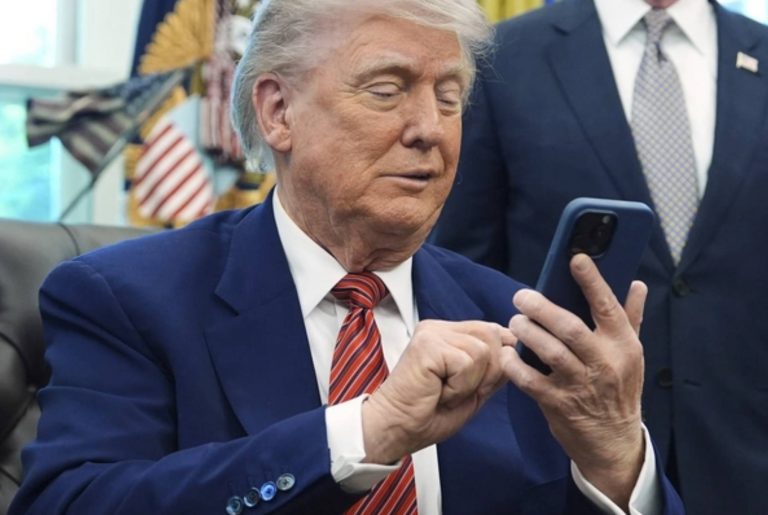 Дональд Трамп заявил о планах провести телефонный разговор с Владимиром Путиным после общения с Зеленским и назвал войну РФ против Украины самым сложным вызовом.