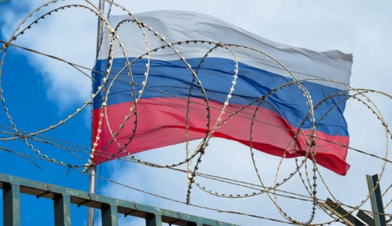 CNN сообщила, что решение Трампа о санкциях против России ускорила атака российских дронов по детскому саду в Харькове, вызвавшая резонанс в Белом доме.