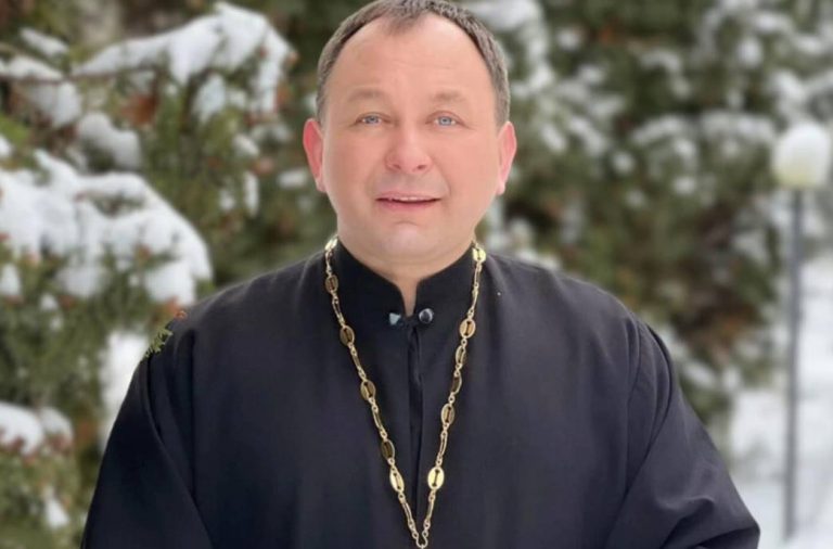 Украинский священник и блогер Алексей Филюк сообщил о госпитализации с острым панкреатитом. Он проходит лечение и чувствует себя лучше.