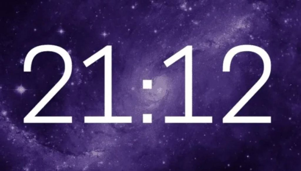 Узнайте, что значит время 21:12 на часах в нумерологии: тайный смысл, духовное значение и послание ангелов.