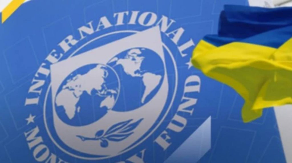МВФ требует от Украины контролируемой девальвации гривны для увеличения бюджетных доходов, НБУ предупреждает о рисках инфляции.