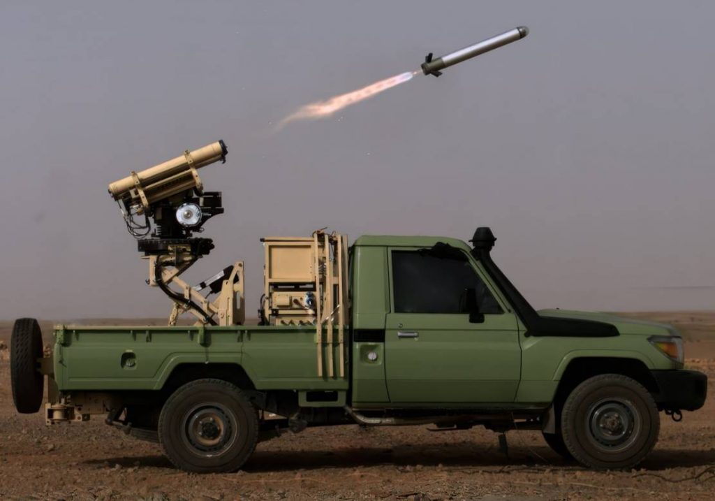 Israel Aerospace Industries представила LAHAT Alpha — двухступенчатую ПТРК с увеличенной до 20 км дальностью, новой боеголовкой и требованием лазерной подсветки.