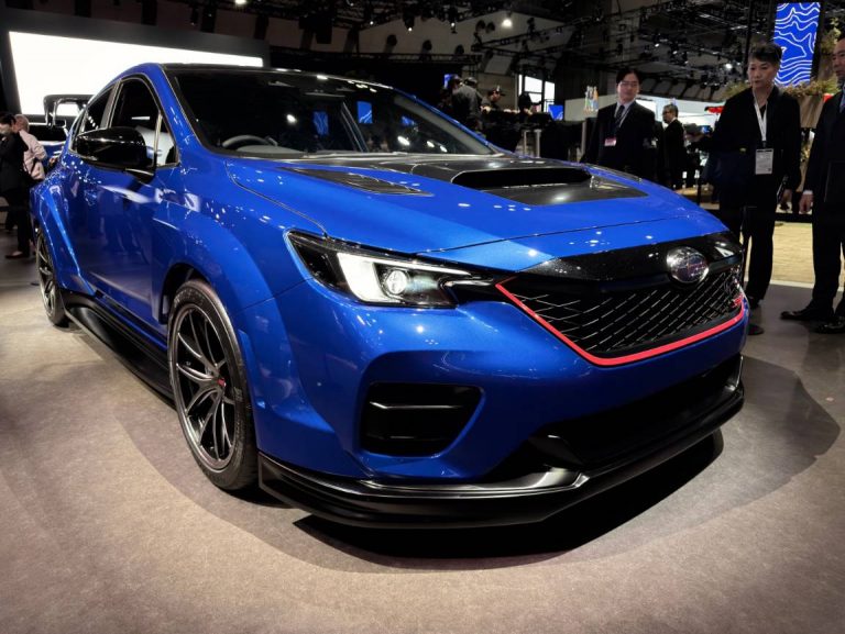 Subaru представила концепт Performance-B STI на Japan Mobility Show 2025 — возможный предвестник новой серийной модели с оппозитным мотором и полным приводом.