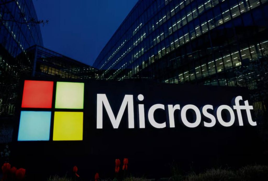 Microsoft внедрила ИИ-обновления Windows 11, добавив голосовую активацию «Hey Copilot», режим Copilot Actions и версию для Xbox с игровыми подсказками.