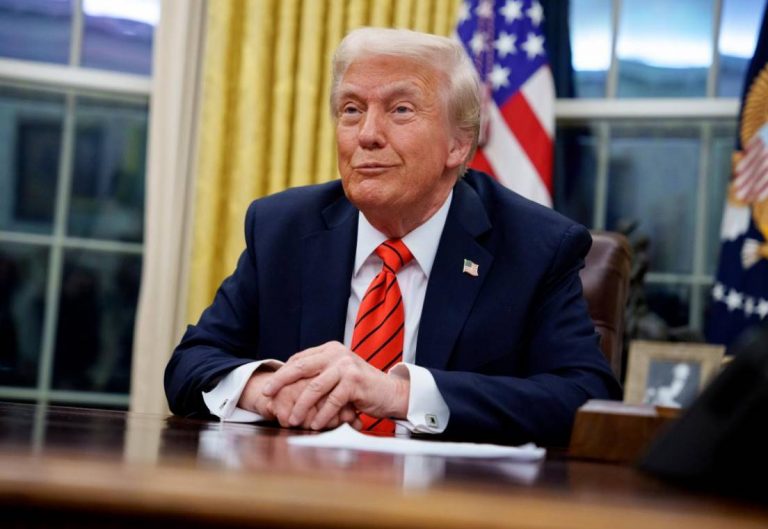 Трамп подписал закон о финансировании правительства США, завершив 43-дневный шатдаун. Закон обеспечивает временное финансирование до января 2026 года.