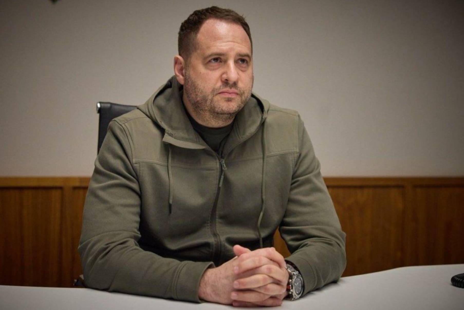 Ермак заявил об уходе на фронт после обысков и отставки