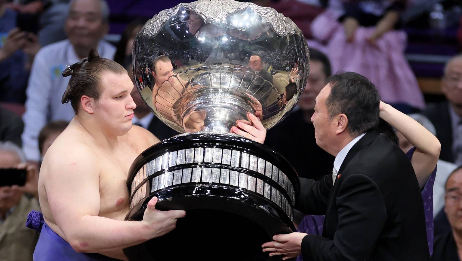 Данил Явгустишин стал первым украинским чемпионом элитного сумо и выиграл Кубок Императора: что о нем известно