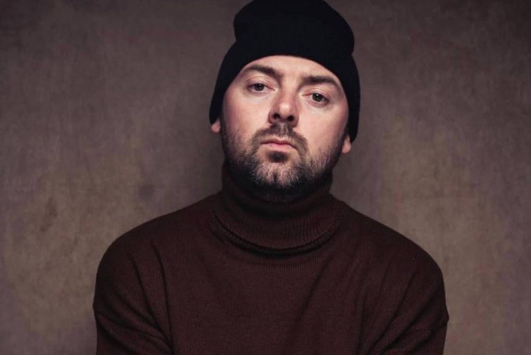 Умер фронтмен группы Adam Михаил Клименко. Артист скончался от туберкулёзного менингита после двух месяцев борьбы с болезнью.