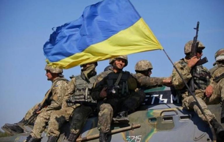 День Сухопутных войск Украины отмечается 12 декабря, чествуя профессионализм, мужество и роль войск в защите суверенитета страны.