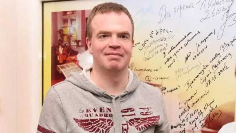 В Киеве найден мертвым 41-летний сын первого космонавта Украины Леонида Каденюка с ножевыми ранениями. Полиция расследует обстоятельства.