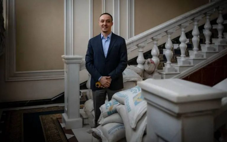Зеленський визначив Власюка главою Офісу президента, що продовжує його кар'єру у сфері санкцій та державного управління.