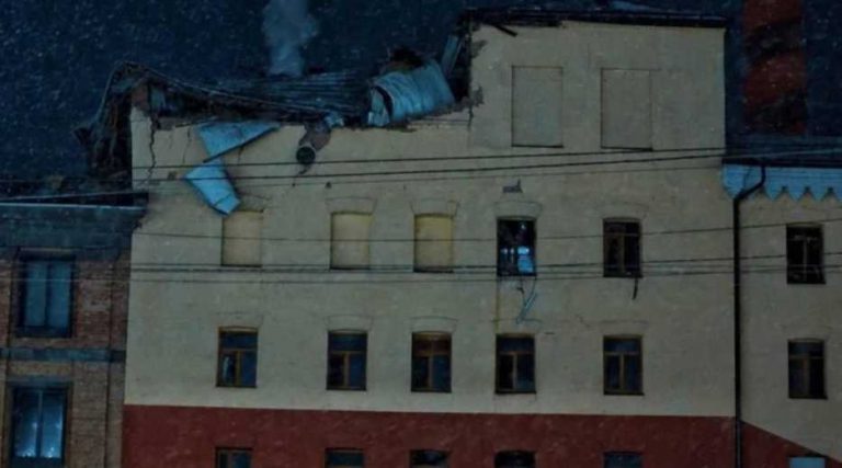 Российский дрон атаковал фабрику Roshen в Киеве: разрушены производственные помещения, погибла сотрудница предприятия, два человека получили ранения.