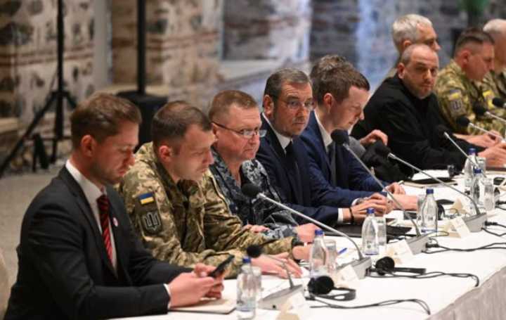 Трёхсторонняя встреча в Абу-Даби (ОАЭ): что обсуждают Украина, США и РФ