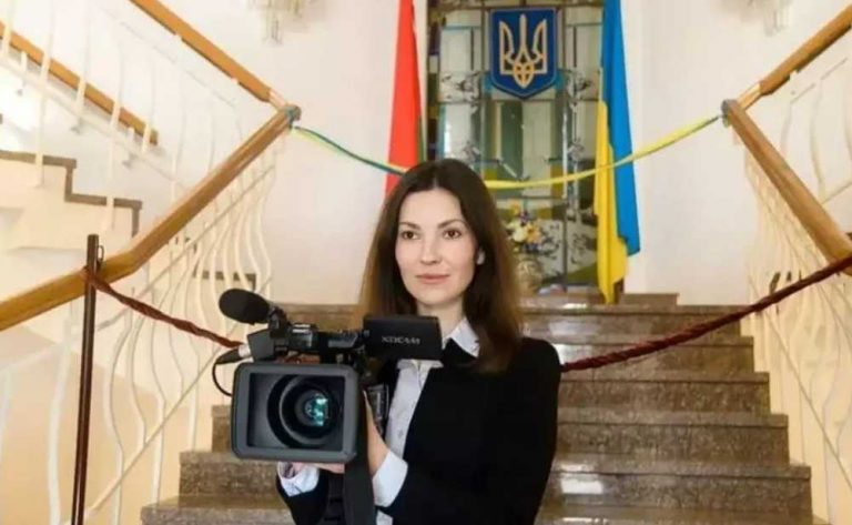 В Киеве задержали журналистку, подозреваемую в многолетней работе на КГБ Беларуси. Следствие считает, что она шпионила и пыталась внедриться в разведку.