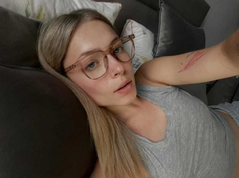 Старшая дочь Елены Кравец, Мария, живёт отдельно с 16 лет, развивает танцевальную и блогерскую деятельность, работала в fashion‑бренде и открыто рассказывает о личной жизни.
