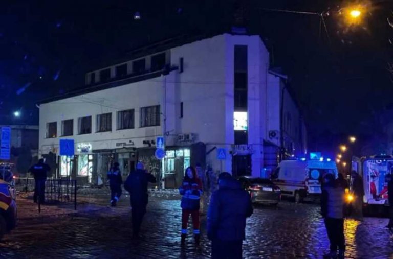 Во Львове задержана женщина, подозреваемая в организации взрывов, в результате которых пострадали 25 человек, включая шестерых тяжело раненных полицейских.