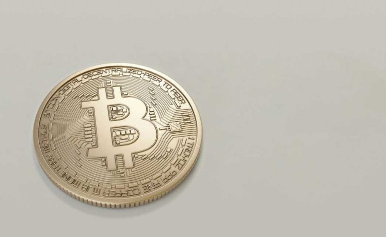Bitcoin опустился до $70 052 — минимума с ноября 2024 года. Ethereum снизился до $2 111,34 на фоне ожиданий сокращения баланса ФРС.