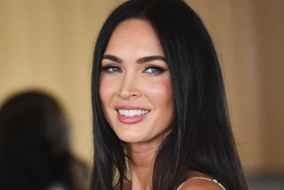 Меган Фокс опубликовала откровенные фото в белье после возращения в Instagram