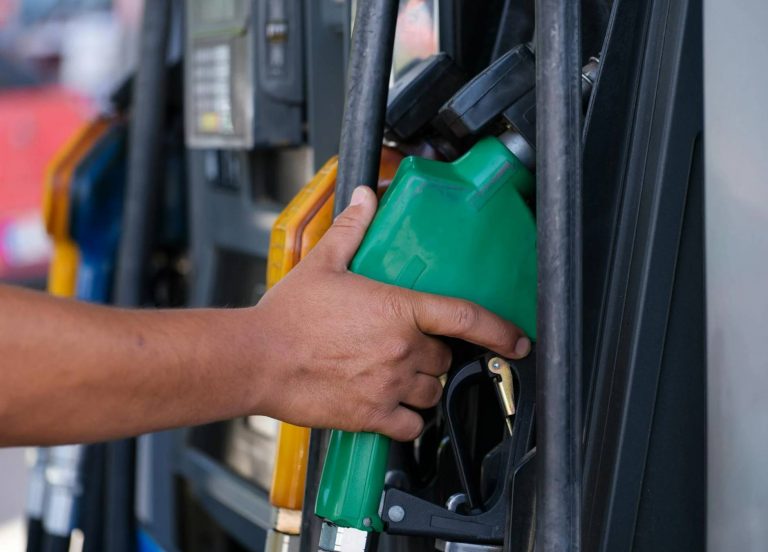 В Украине вводят кэшбек на топливо: до 15% за дизель, 10% за бензин и 5% за автогаз. Выплаты будут начислять на карту «Национальный кэшбек».