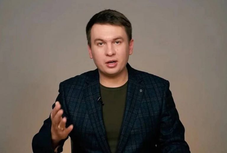 Илья Ремесло опубликовал серию резких заявлений о Владимире Путине и Алине Кабаевой. В Z-среде обсуждают его возможную госпитализацию.