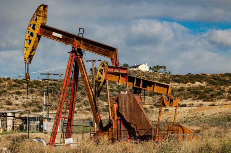 Япония и Южная Корея вскрывают нефтяные резервы из-за сокращения поставок из Персидского залива. Как это может отразиться на ценах.