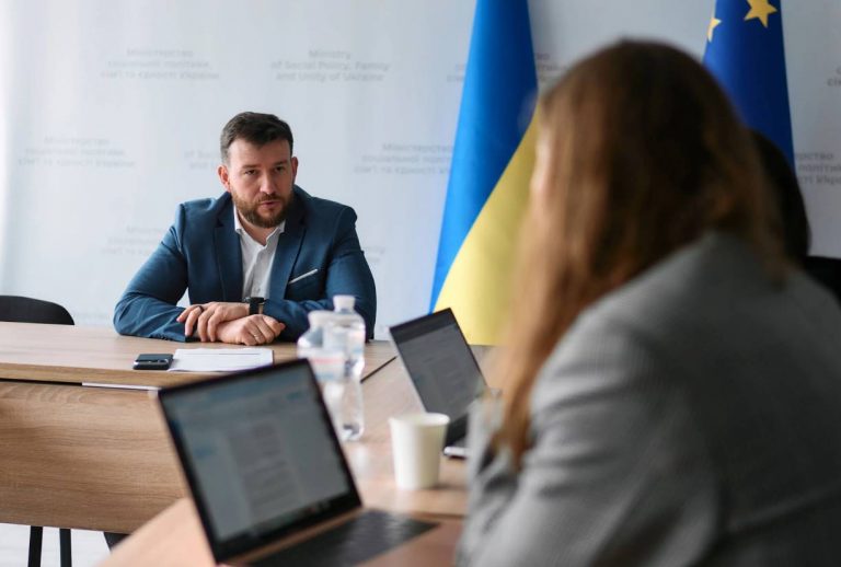 В Украине готовят введение накопительного уровня пенсионной системы: работников будут подключать автоматически с правом отказаться от участия.