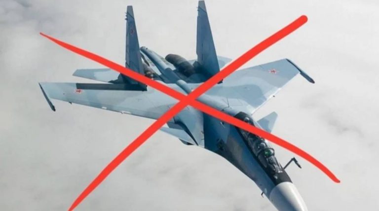 В оккупированном Крыму потерпел крушение российский истребитель Су-30 во время планового учебно-тренировочного полета, экипаж катапультировался.