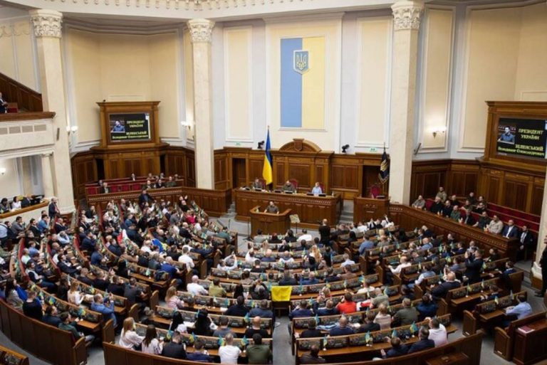 Рада приняла закон №14005 о цифровизации исполнительного производства: автоматическое снятие арестов, интеграция реестров и новые ограничения для должников.