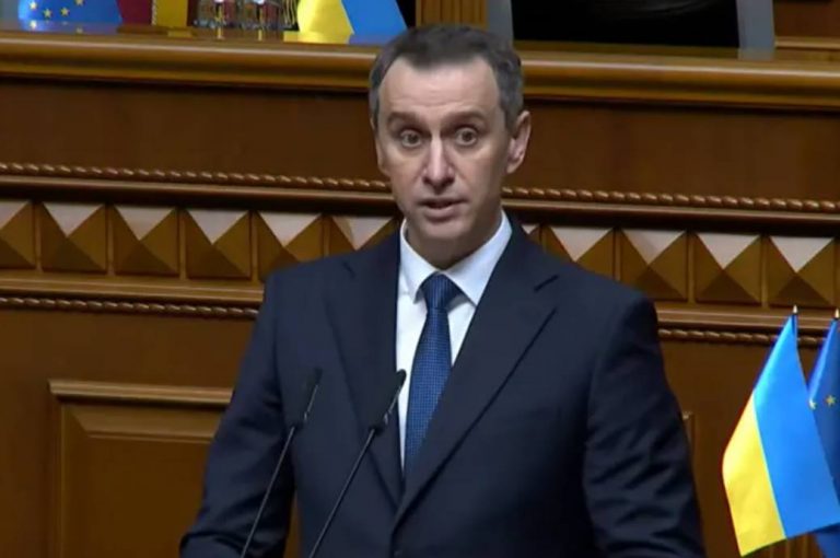 МОЗ Украины может снимать бронь с части медиков по запросам армии после оценки потребностей ВСУ и возможностей гражданской системы здравоохранения.