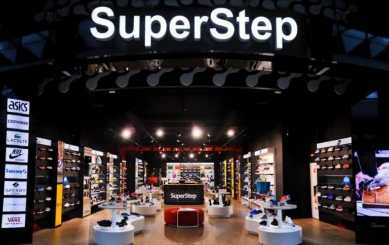 SuperStep уходит с рынка Украины: сеть мультибрендовой обуви закроет оставшиеся магазины в мае-июне 2026 года, Lacoste продолжит работу.