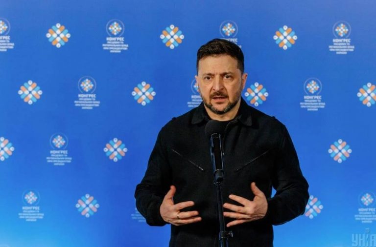 Зеленский предложил России прекратить огонь с 6 мая, отвечая на «перемирие» Путина к 9 мая. FT объяснила цель инициативы Киева.