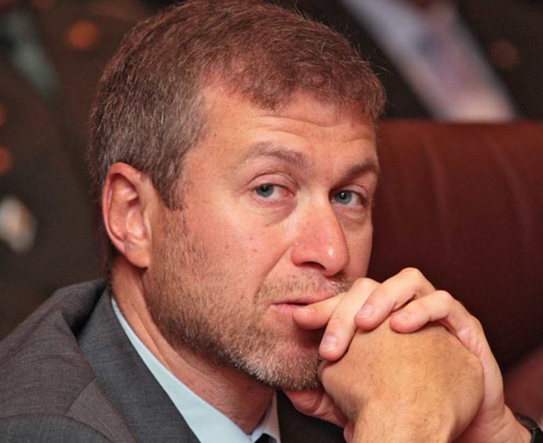 Абрамович тайно приезжал в Киев с посланием от Путина. Зеленский ответил на требования РФ по Донбассу и назвал условие переговоров после огня.