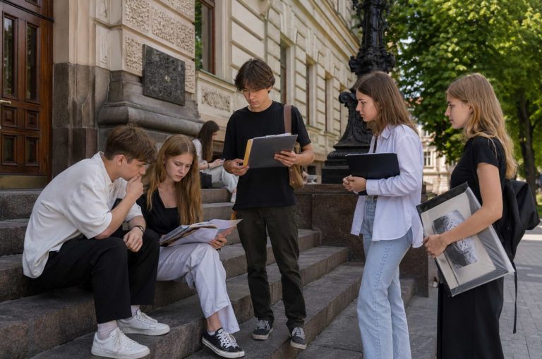 Узнайте, в какие вузы Киева сложнее поступить на бюджет: рейтинг проходных баллов, список лидеров и причины высокой конкуренции.