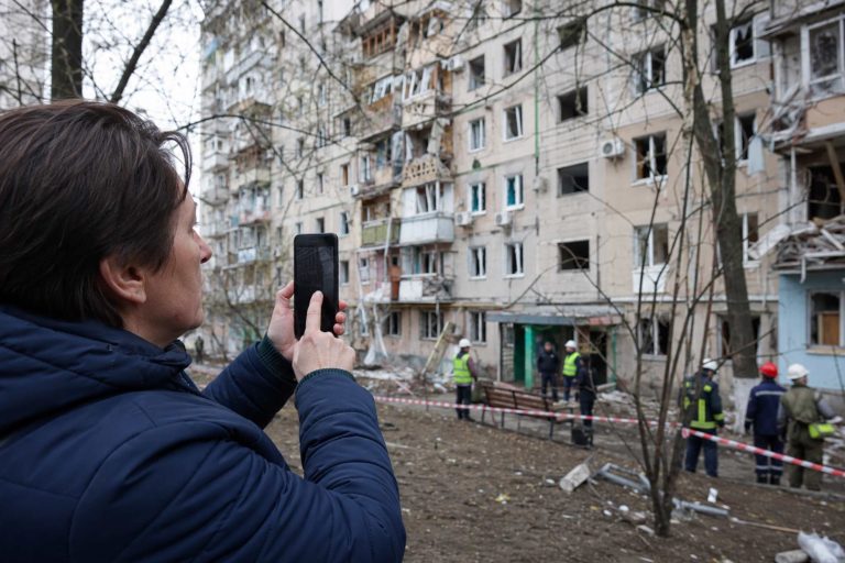 Узнайте, как оформить компенсацию за поврежденное жилье через «Дію», зарегистрировать ущерб и подать заявление в международный Реестр убытков.