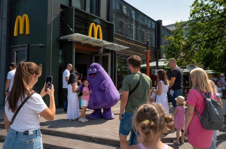 Гримас едет в тур McDonald’s Украина 2026: полный график встреч в Киеве, Днепре, Одессе и Львове с датами, адресами и временем. Узнайте детали.