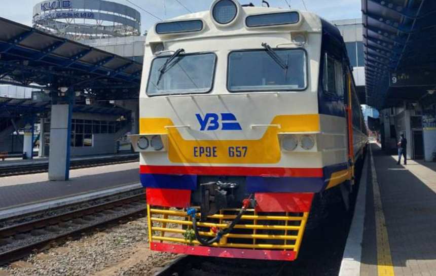 Kyiv City Express будут останавливать во время воздушных тревог: инструкция для пассажиров