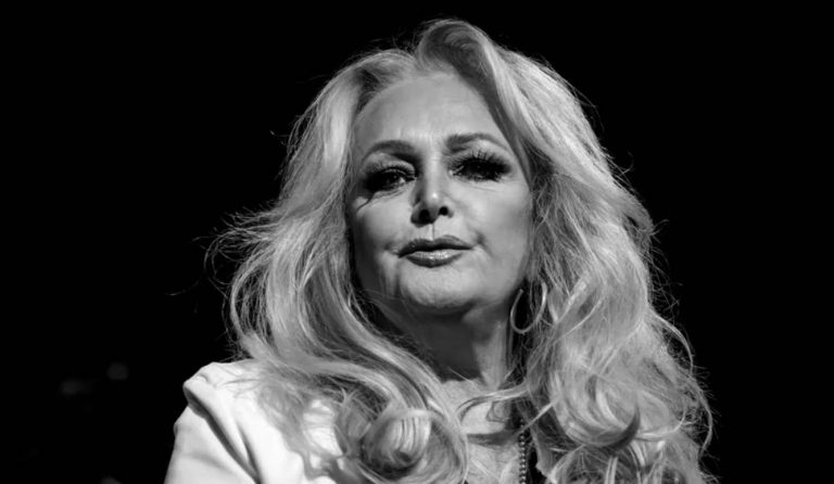 Бонни Тайлер умерла в 75 лет после лечения в Португалии. Что известно об операции, состоянии певицы, ее главных хитах и карьере — читайте детали.